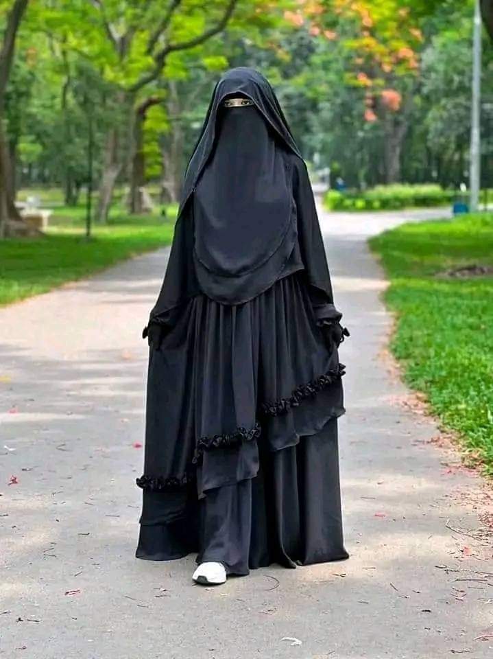 আয়েশা বোরকা সেট - হিজাব ও নিকাবসহ ফুলসেট